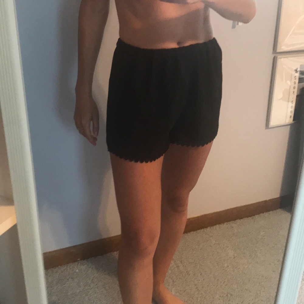 Brandy Melville Crochet Trimmed Shorts - Picture 2 of 6